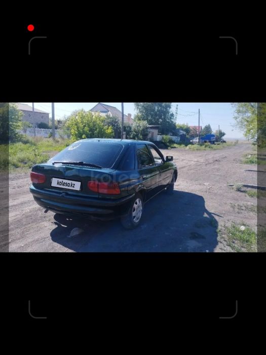 Машина Ford escort mk5