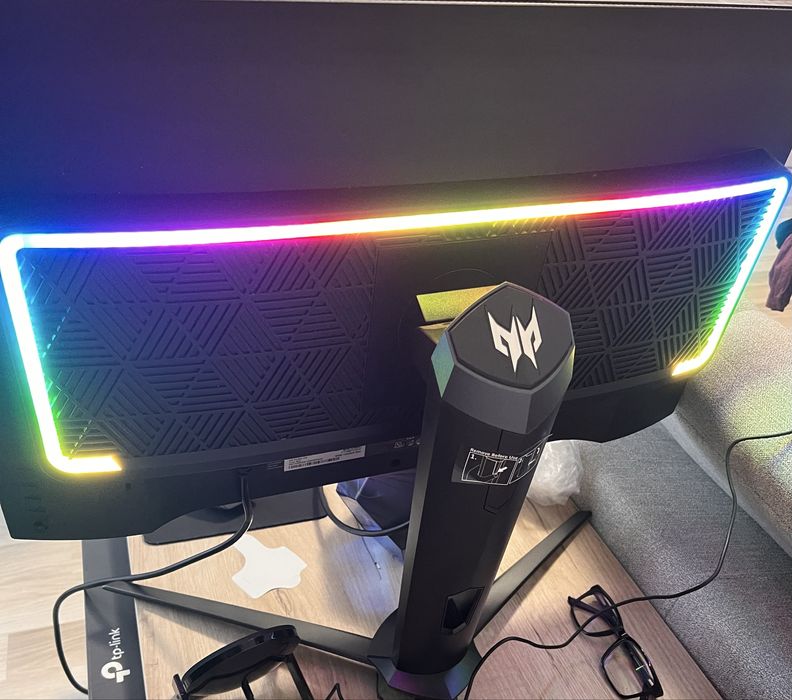 Monitor 2k Acer Predator/170Hz/boxe integrate si RGB pe spate.