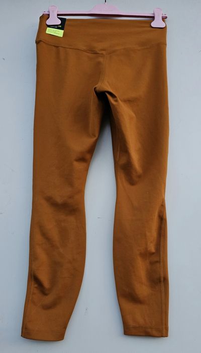 Nike оригинален дамски клин нов М/Л размер