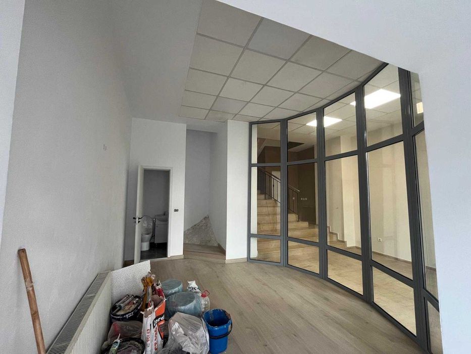 Business in inima Bacaului,spatiu birou si spatiu comercial