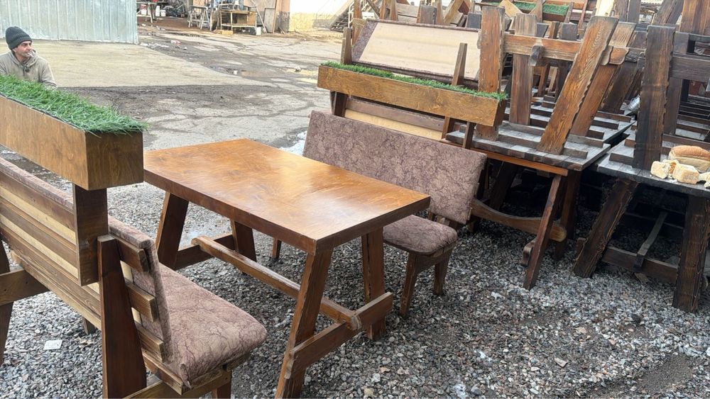 Стулья и стол комплект