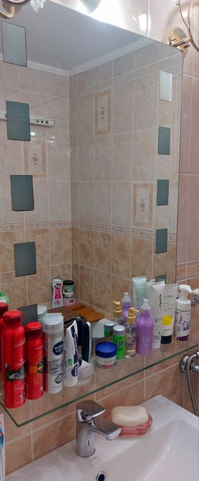 Зеркало с полочкой