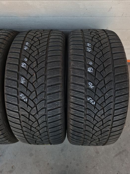 Зимни гуми 4 броя GOODYEAR UltraGrip 245 40 R19 дот 4319