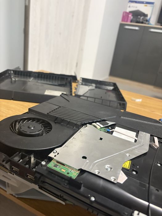 Сервиз за профилактика/ремонт/обслужване на PlayStation 4