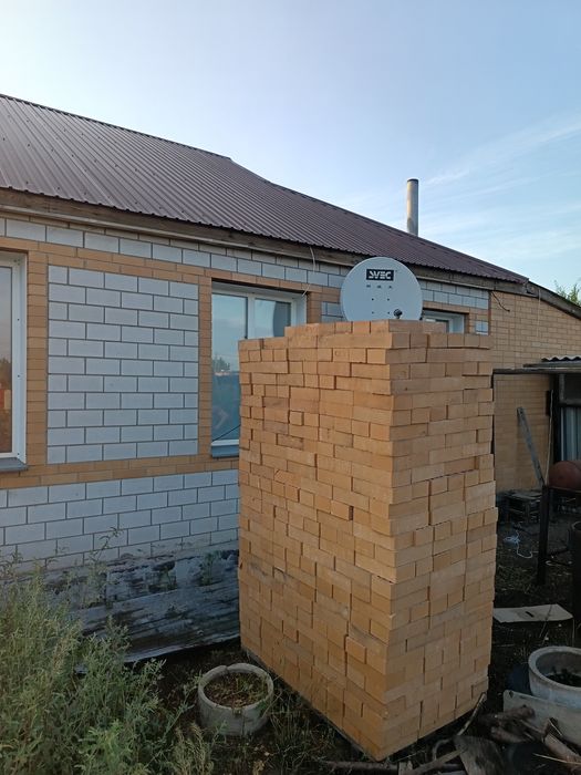 Продам кирпич 840 шт.