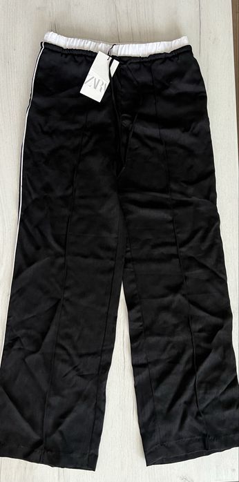 Черен панталон с бял кант ZARA нов