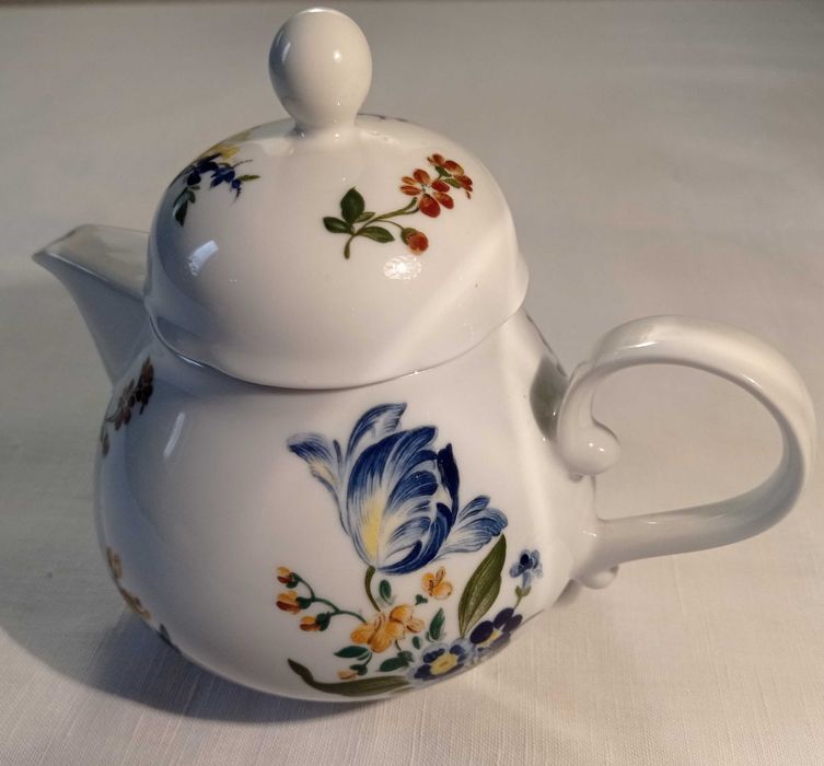 Чайный сервиз тет-а-тет из фарфора компании Kahla ГДР.