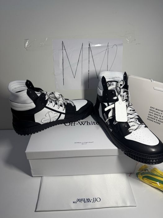 Adidasi/Sneakers off white black and white off court 3.0