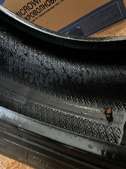 Продам 2 шины Goodyear