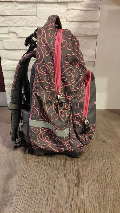 Ученическа раница Pulse, с вградена алуминиева шина, твърдо дъно