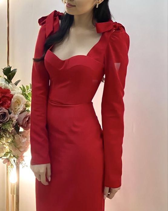 Продам платье красное