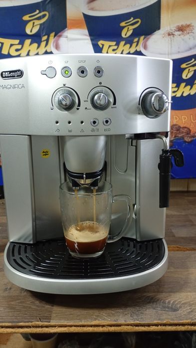 Expresor cafea DeLonghi Magnifica.