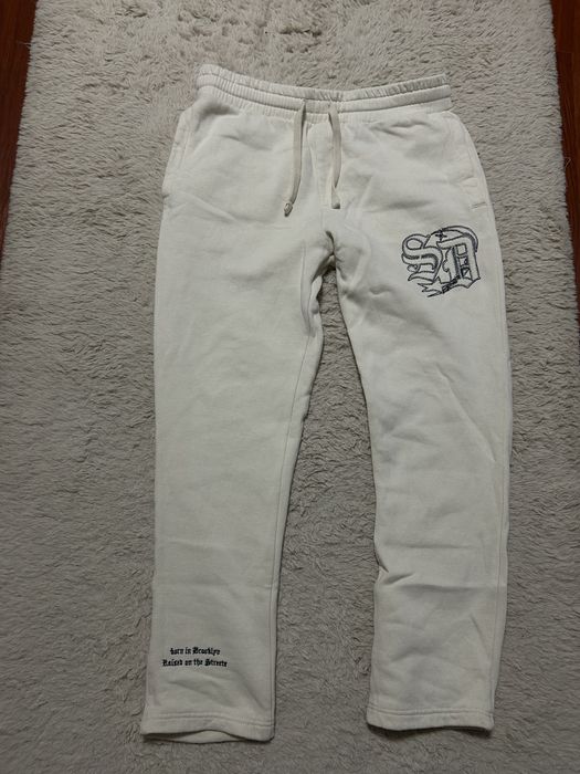 pantaloni supply and demand