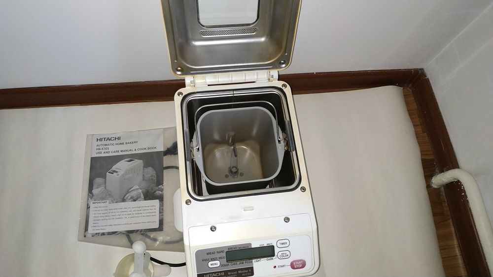 Хлебопечка HITACHI HB-E303