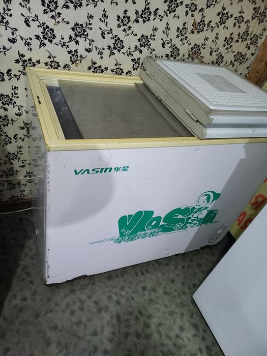 Продам  витринные морозилные камеры