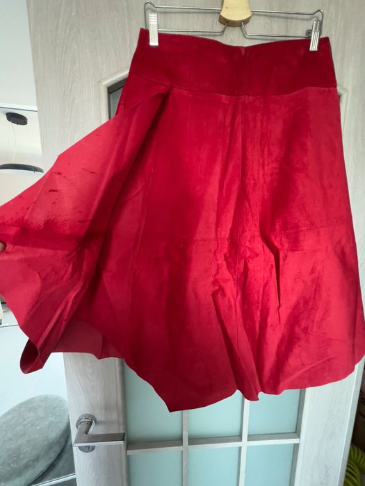 Costum piele sacou si fusta, culoare rosu, marime L