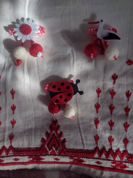 Продавам мартенички