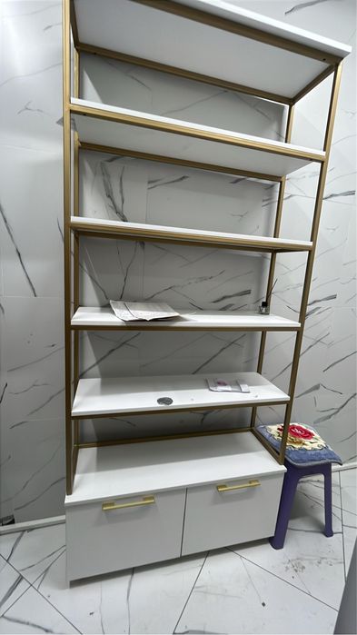 Стеллаж полка для магазин или бутик