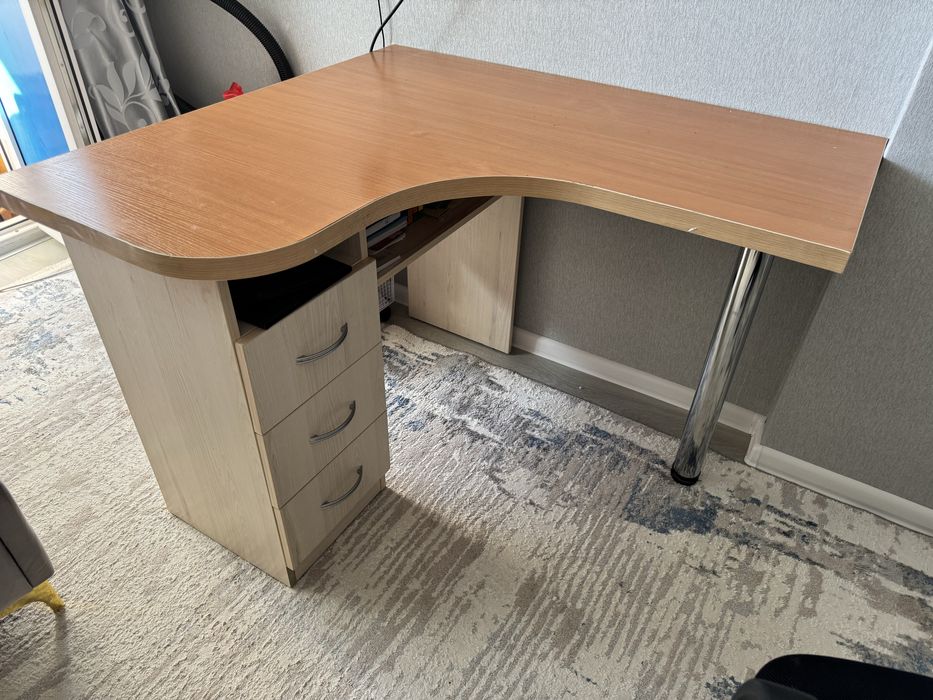 Стол угловой компюьтерный