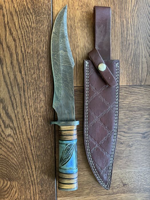 Vand cutit cu lama de otel Damasc