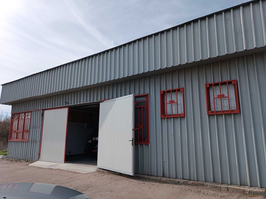 Продава се Промишлена сграда в Добрич, Промишлена зона - Север - 1000 кв.м за 118 €/кв.м - Снимка #1