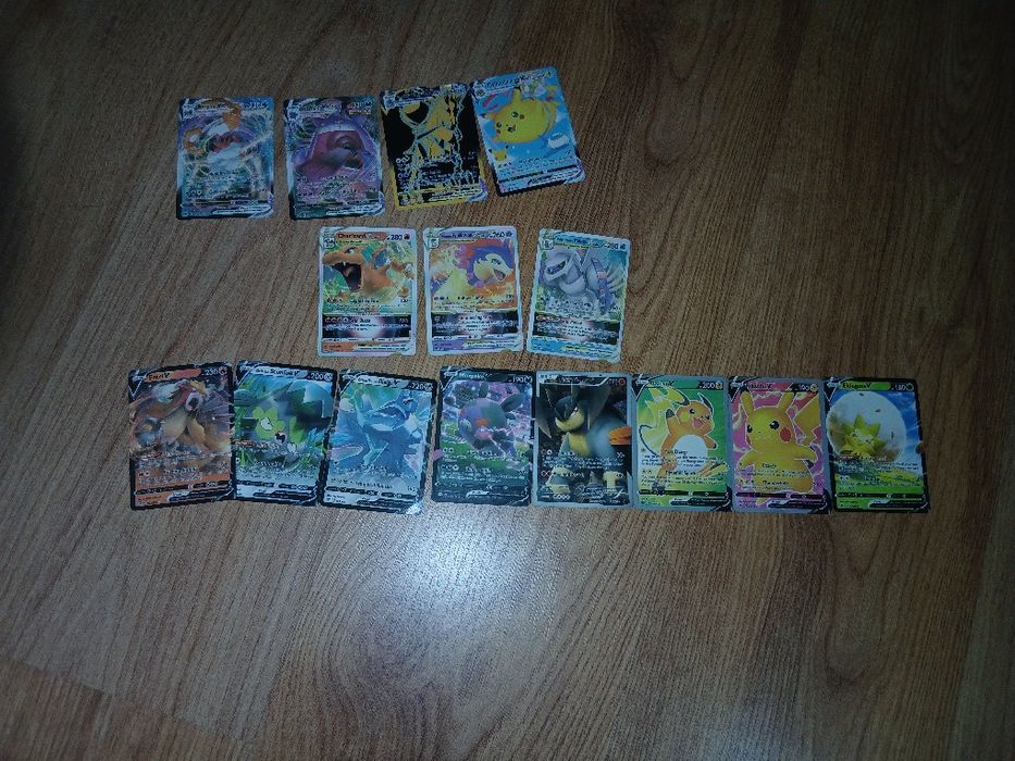Vând carduri pokemon ușor negociabil