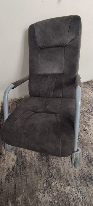 Продам кресло качалку