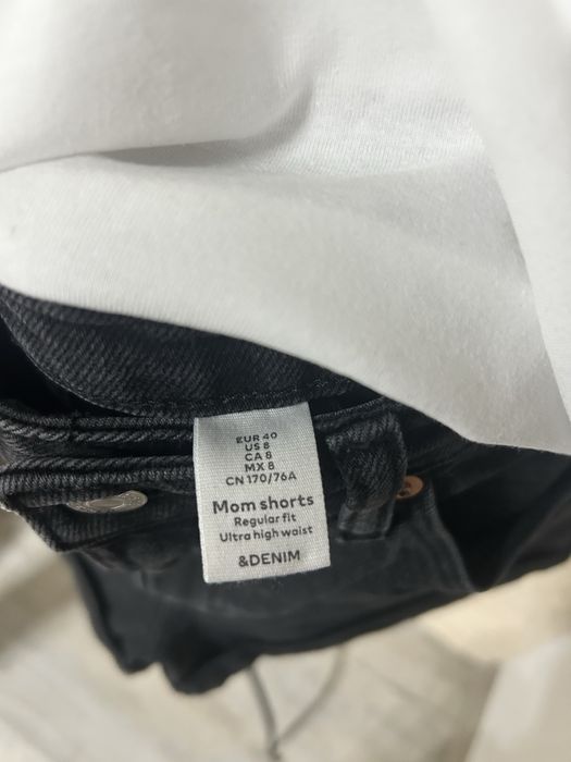 Pantaloni scurti H&M+ tricou H&M cadou.