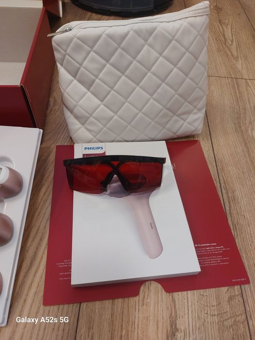 Фотоепилатор IPL Philips Lumea Seria 9000 BRI958/00 и защитни очила