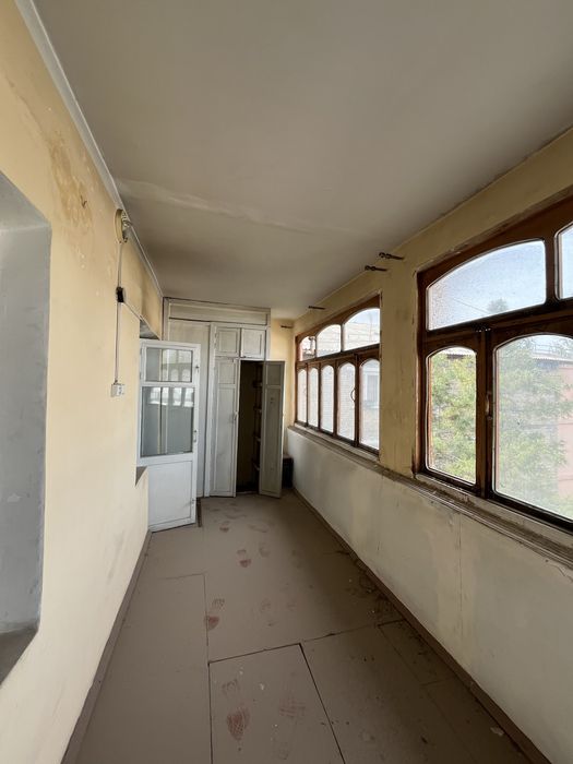 Клинский массив СНБ поликлиника яқинида 2 хонали квартира сотилади