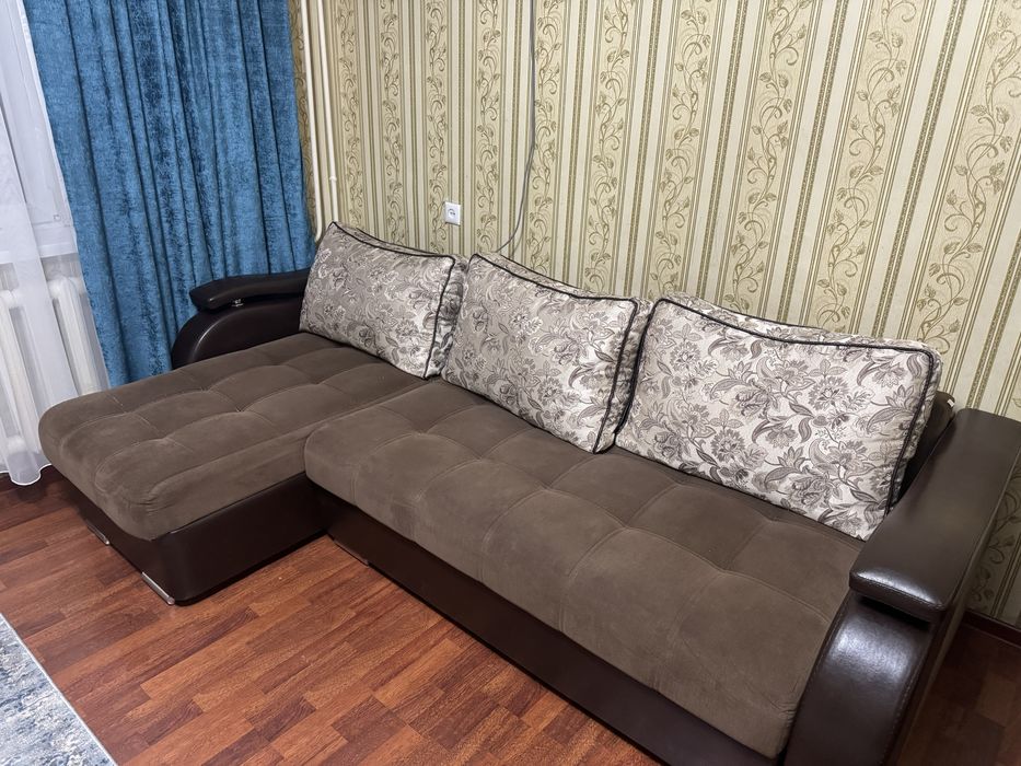 Продам диван в хорошем состояние