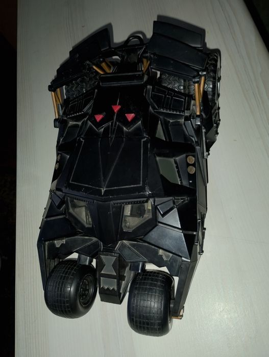 Для фанатов комиксов DC  Бетмобиль