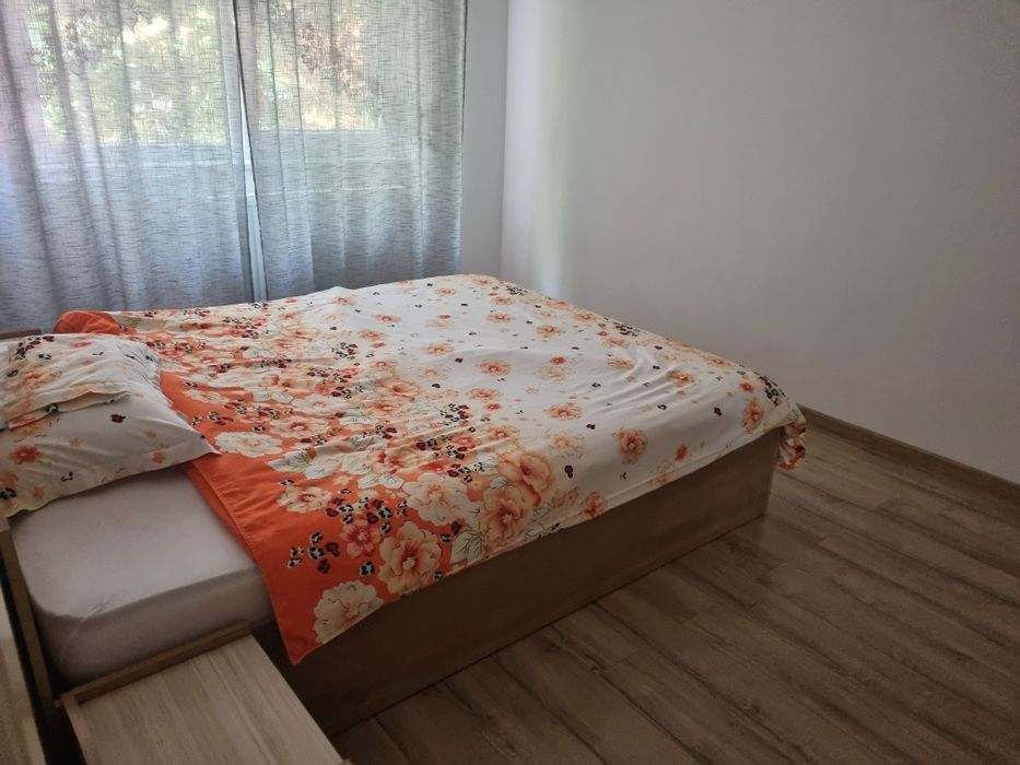 Închiriez apartament