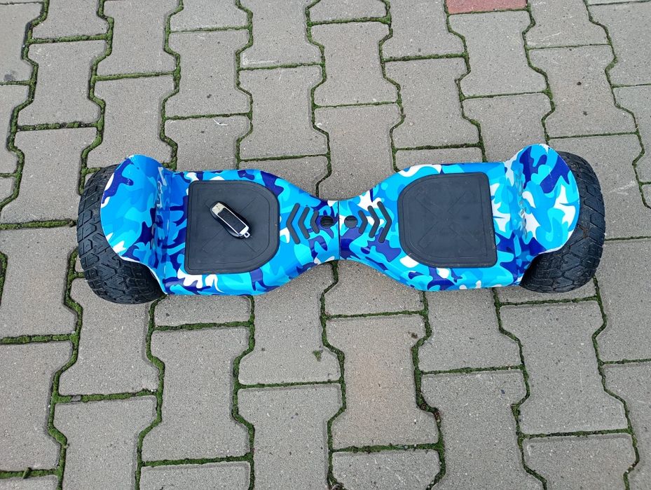 Hoverboard 700w stare foarte bună și husa de purtat.