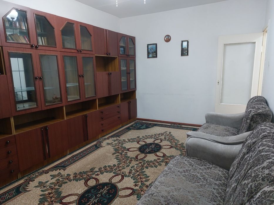 В самом центре города напротив 13 школы