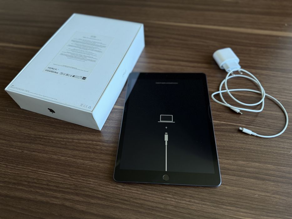 iPad 7 32GB Space Gray на запчасти