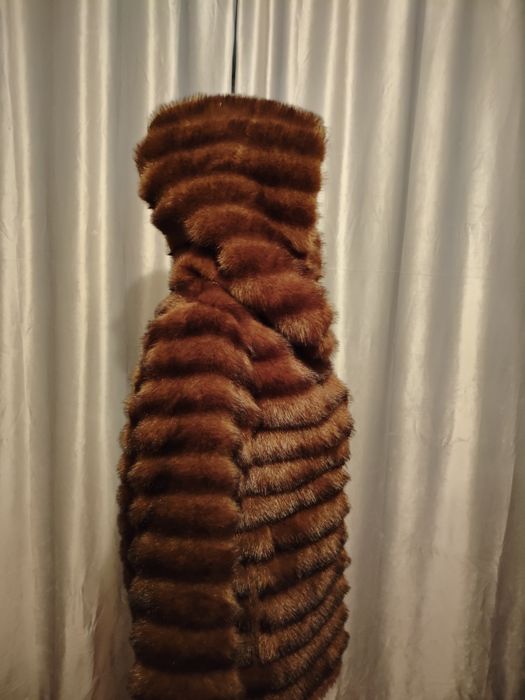 Продам полушубок с капюшоном норкавая