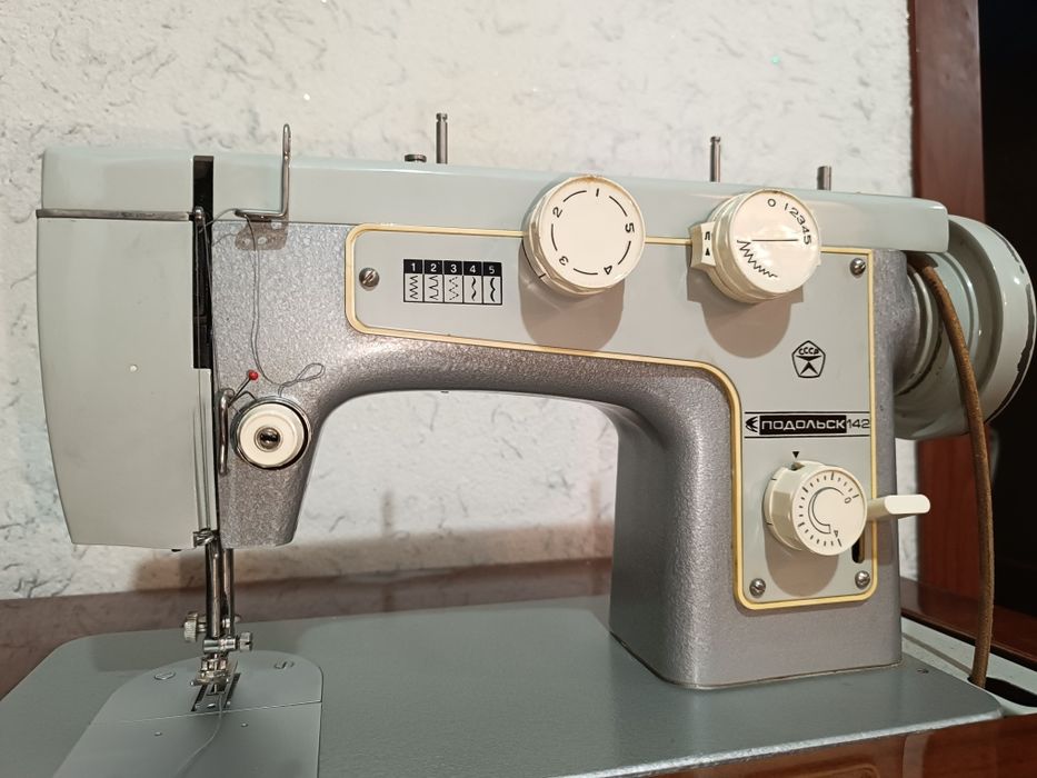Продается швейная машинка Подольск 142. Состояние отличное