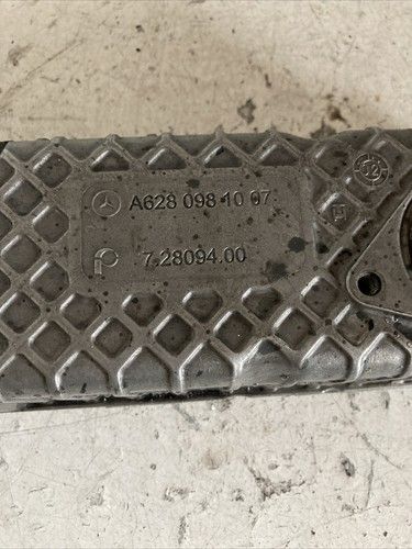 Капак на двигател дясна страна за Mercedes ML W163 400 CDI (2004) A6280981007