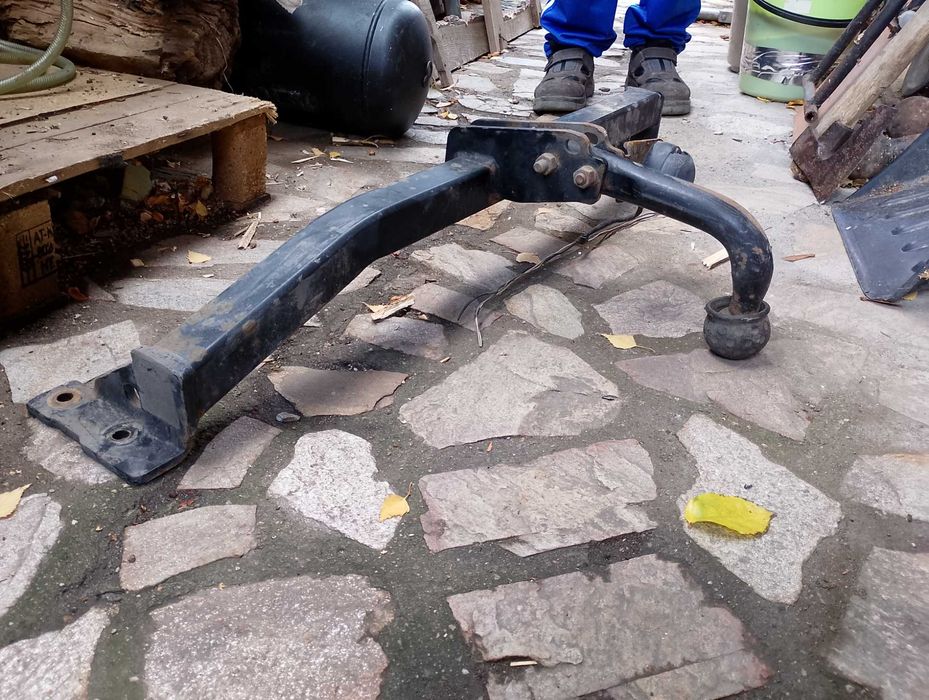 Теглич за Тойота Ярис Версо