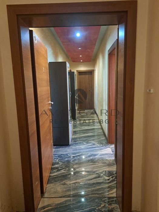 Продава се Четиристаен апартамент в Пловдив, Остромила - 170 кв.м за 1620 €/кв.м - Снимка #9