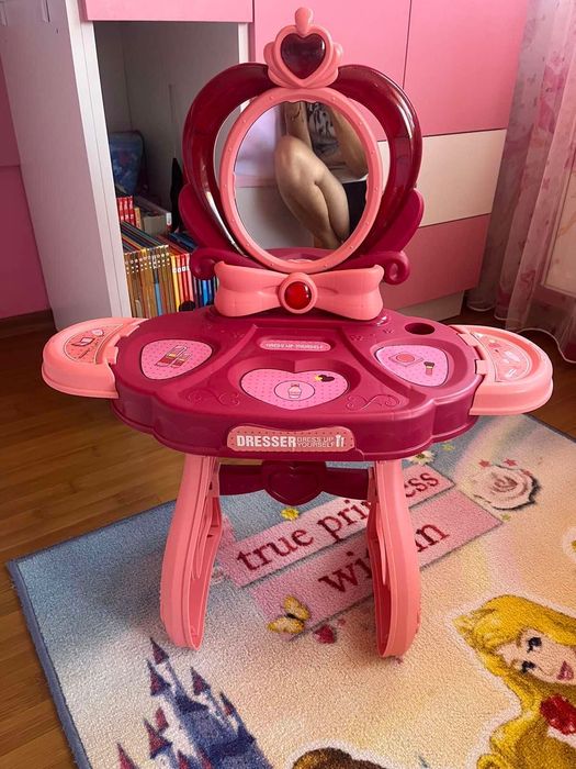 Детска тоалетка за гримиране