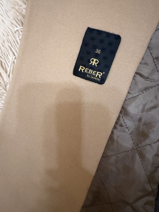 Дълго право кафяво палто