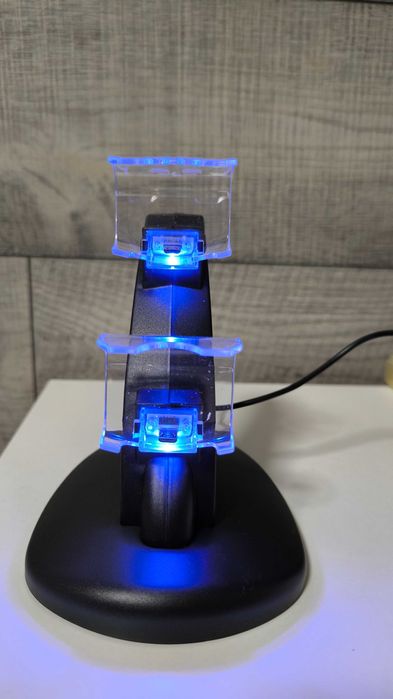 Зареждаща станция за  ps4 и ps5