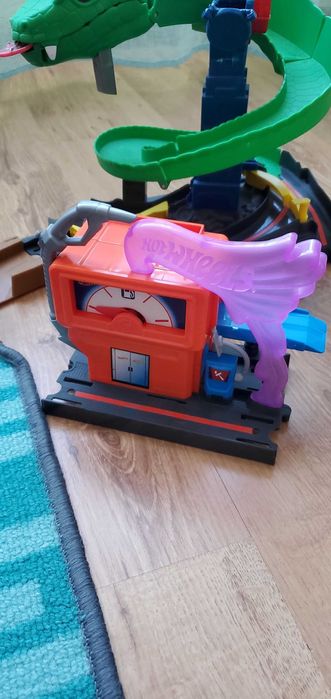 Градче с писти Hot wheels