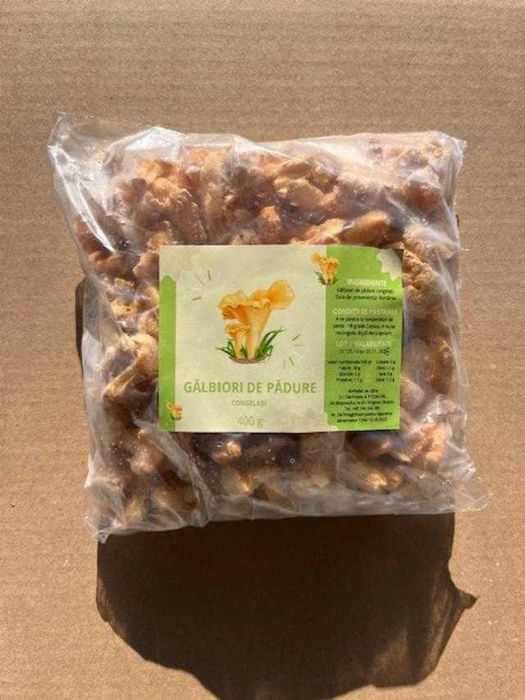 Vand mure de padure, afine rosii ( merisoare ) zmeura, capsuni,coacaze