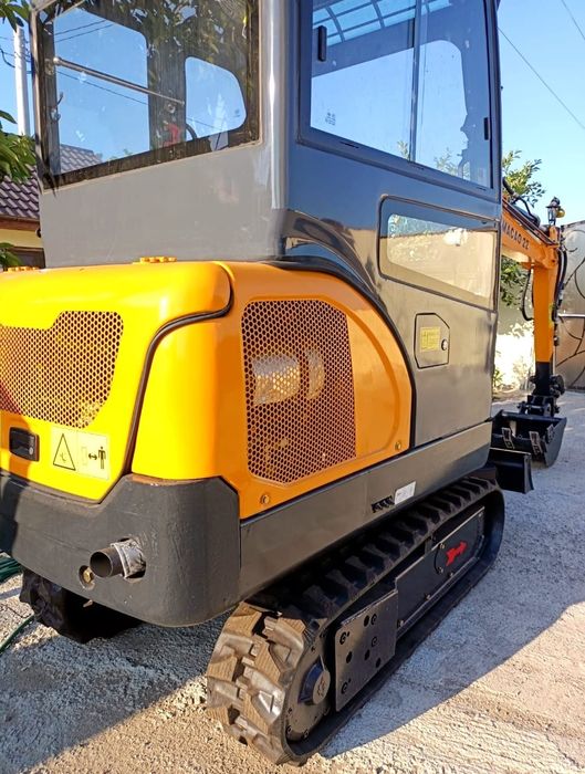 Escavator săpat casă, fundați, gard ,calalizare .apa gaze .cablu elect