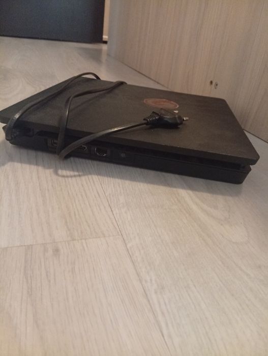 vand ps 4 slim utilizat