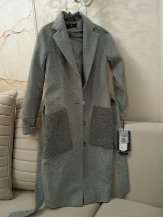 Пальто серого цвета