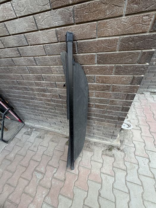 шторка в багажник на Раф-4